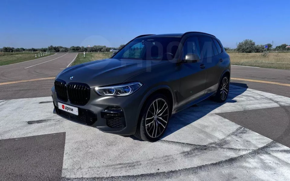 BMW X5 в эксклюзивном цвете продают за 13 млн рублей в Алтайском крае