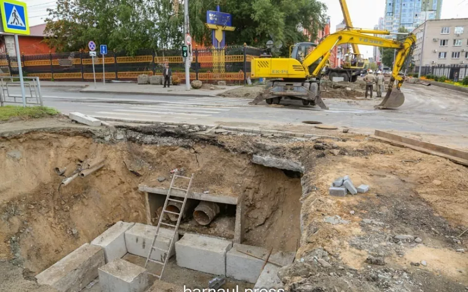 Масштабная реконструкция теплосети началась в центре Барнаула