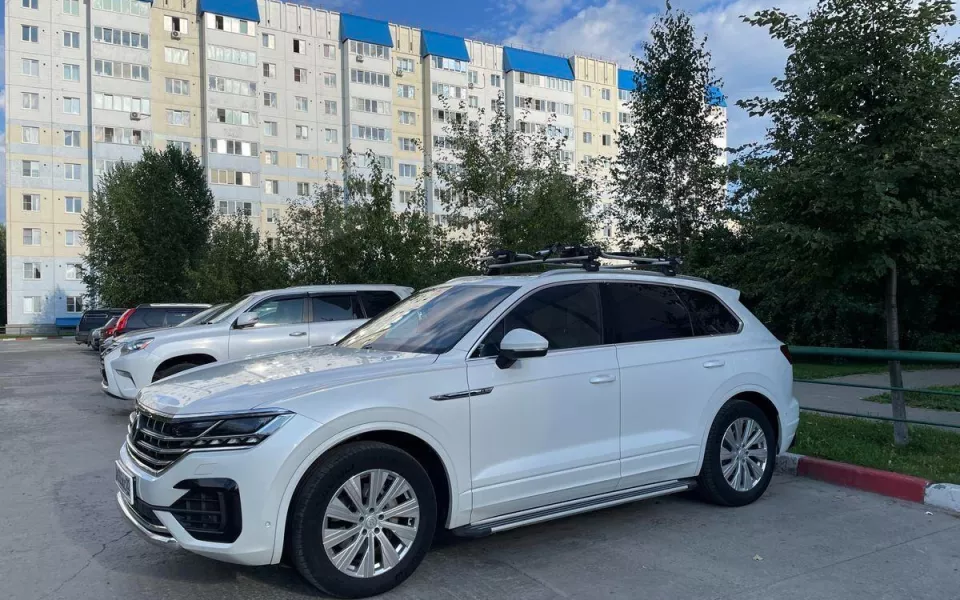 Volkswagen Touareg с системой распознавания усталости продают за 7 млн в Барнауле