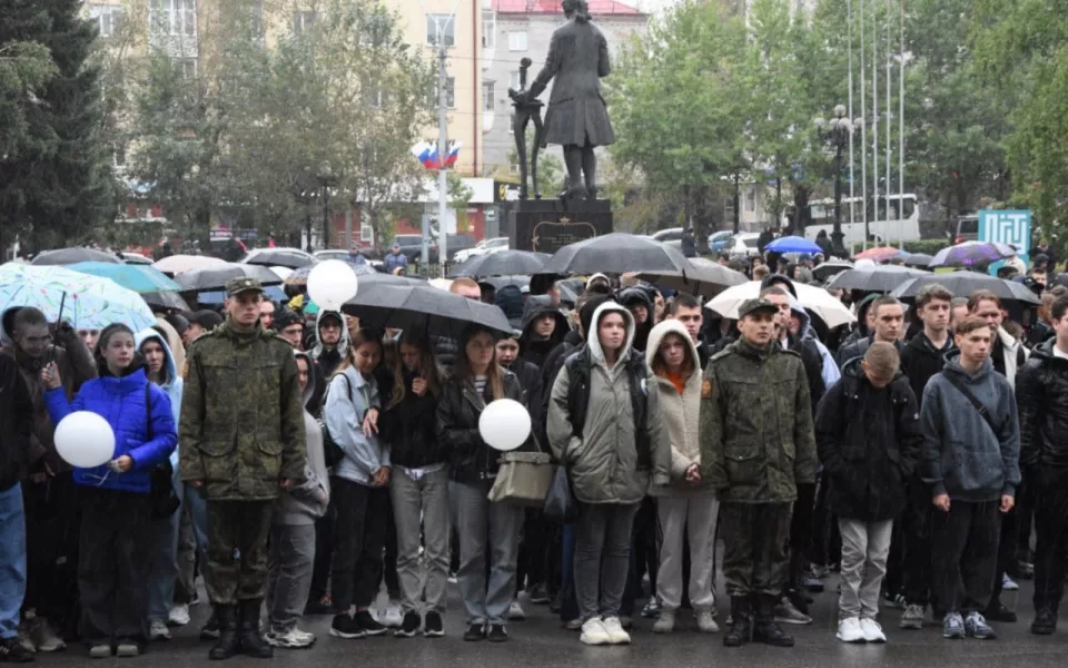 В Барнауле почтили память жертв трагедии в Беслане