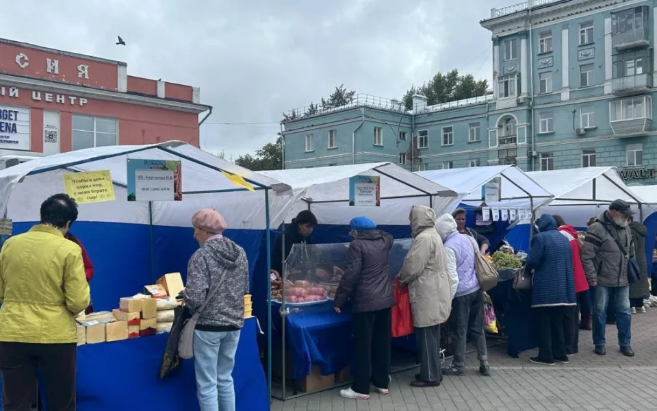 На первой осенней ярмарке в Барнауле продали продукции более чем на 8 млн рублей