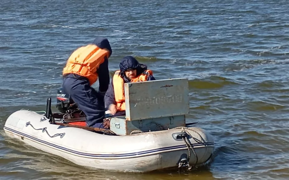 В Алтайском крае водолазы ищут пропавшего на озере рыбака