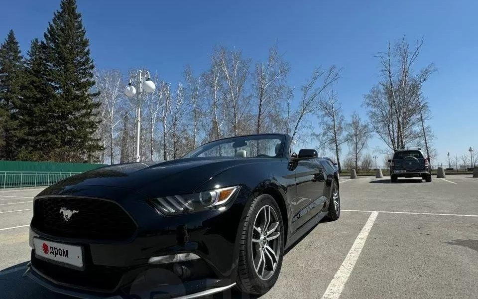 310 лошадей и открывающаяся крыша: Ford Mustang продают в Барнауле почти за 3 млн