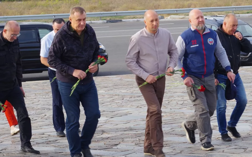 Заместители Виктора Томенко навестили алтайских бойцов в рамках визита в ЛНР и ДНР