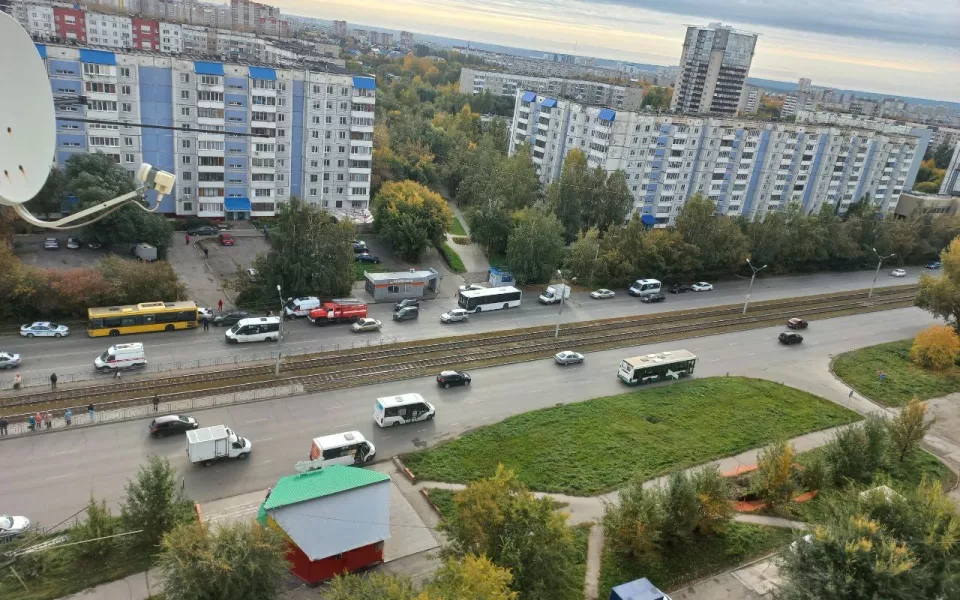 В Барнауле автобус и легковушки попали в ДТП на улице Попова