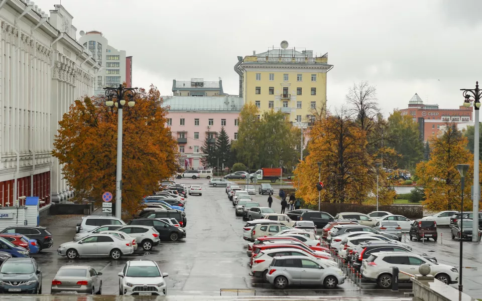 Огненный сезон: как в Барнаул пришла настоящая осень. Фоторепортаж