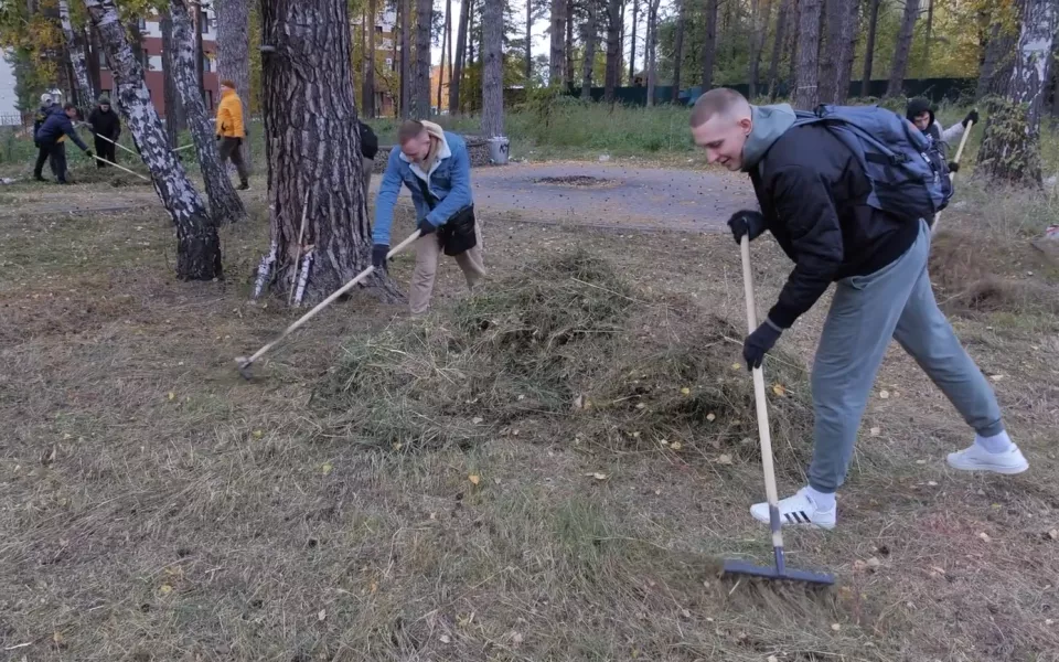 В Барнауле проходят противопожарные субботники