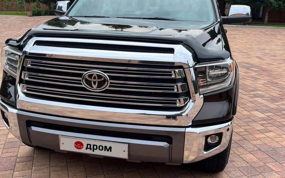 В Барнауле за 8 млн продают автомобиль Toyota Tundra, у которого почти 400 'лошадок'