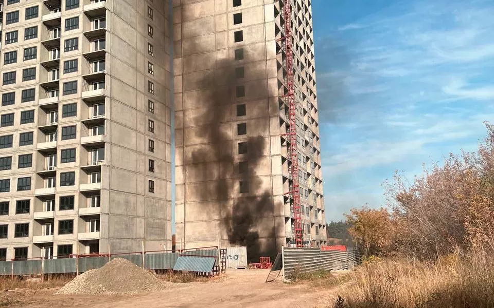 В Барнауле произошел пожар в строящемся здании ЖК Шервуд