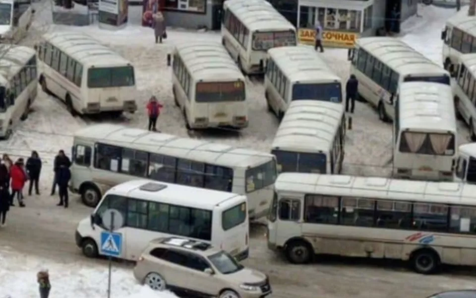 Бийчанам пообещали к сентябрю наладить график движения автобусов