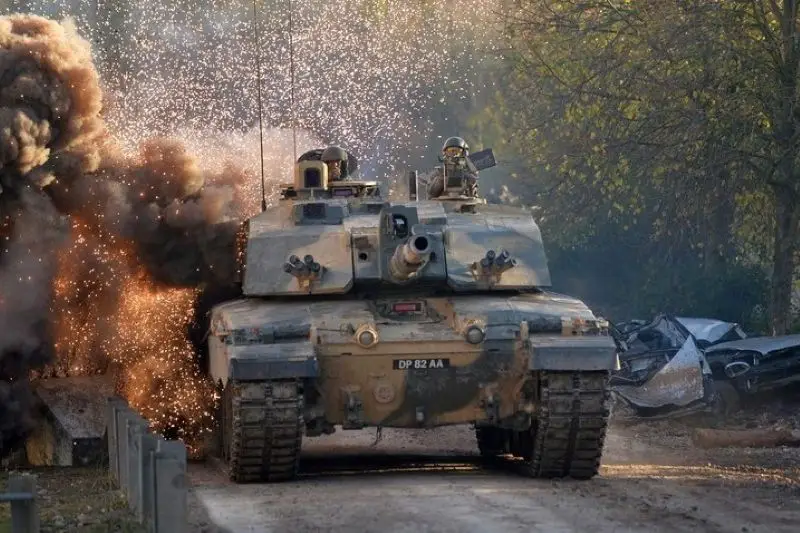 «Догнал»: в сети появилось новое видео поражения британского танка Challenger 2 в Курской области