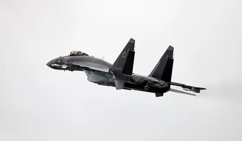 Показаны кадры перехвата российским истребителем Су-35 французского БПЛА Reaper над Средиземным морем