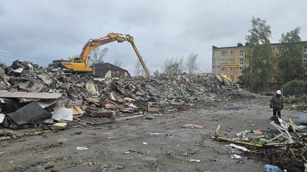 В Нижнем Тагиле снесли полуразрушенный взрывом дом