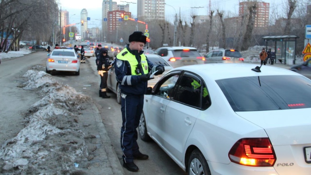 Водители заплатят рекордные 5 млрд рублей штрафов. Куда потратят эти деньги