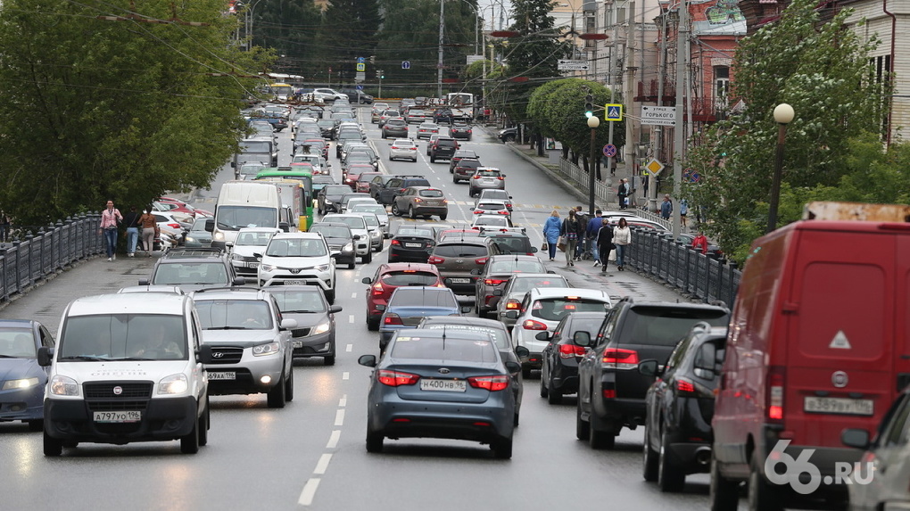 Московские эксперты насчитали восемь проблем транспортной системы Екатеринбурга