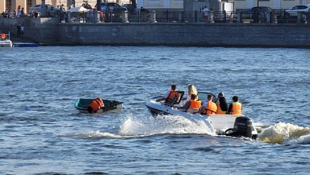 Водителю катера, наехавшего на лодку на Городском пруду, грозит два года колонии