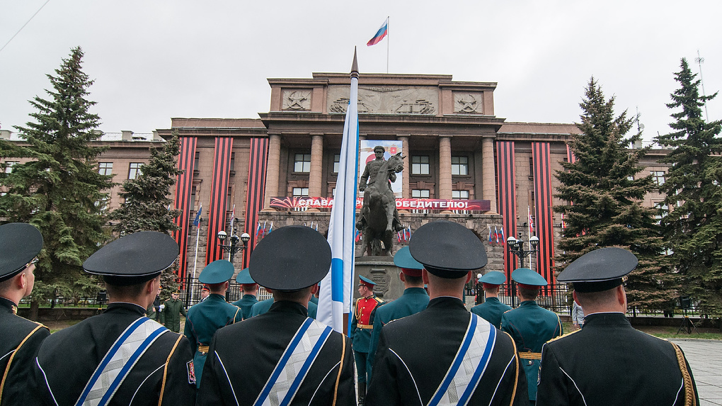 Военные снова перекрыли центр Екатеринбурга в час пик. Карта