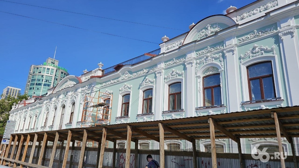 На перекрестке Вайнера  Попова заканчивают ремонт старинной усадьбы. Фото до и после