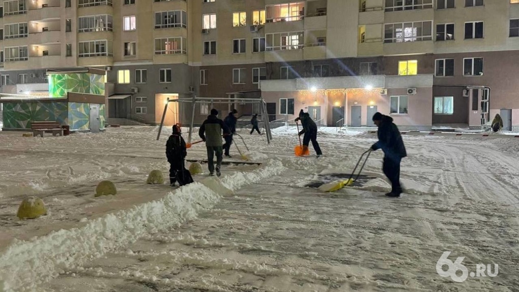 Никакого праздника. Борцы за парковку восстали против соседей, которые заливают на ней каток