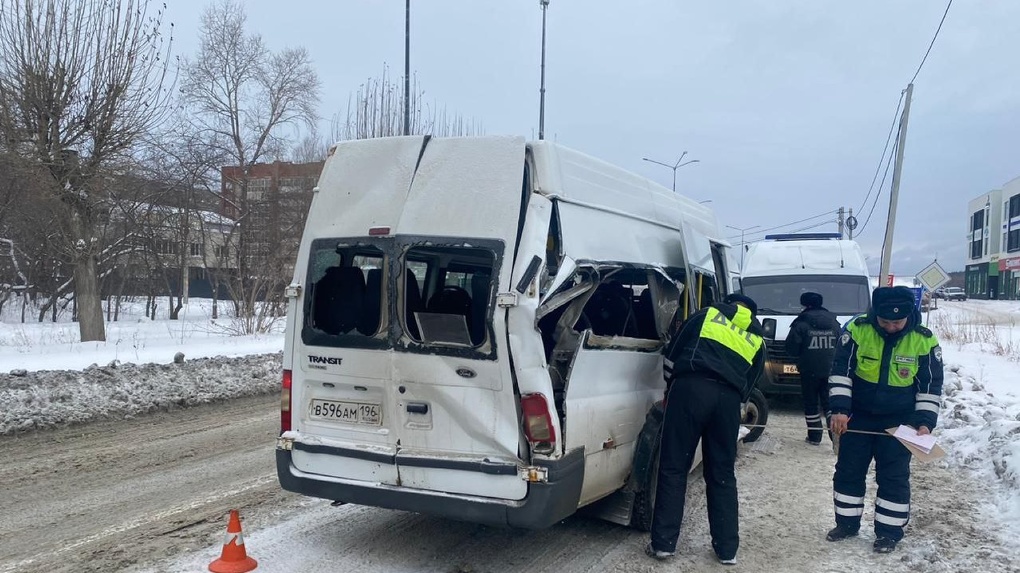 На Свердловскую область обрушился снегопад. На дорогах аварии и пробки