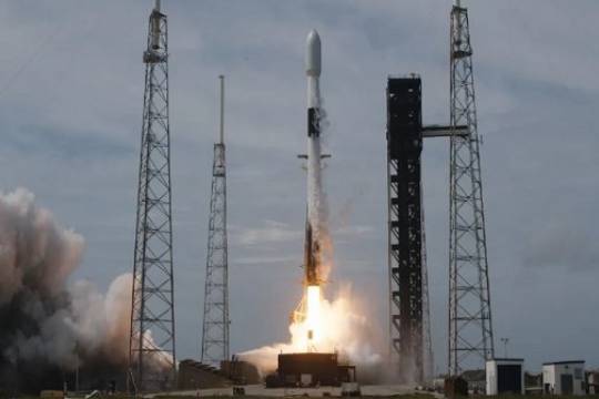 SpaceX успешно запустила ракету с грузовым космическим кораблем к МКС