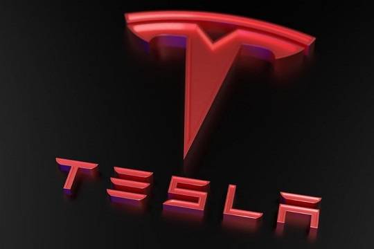 Tesla подала в суд на Европейский союз