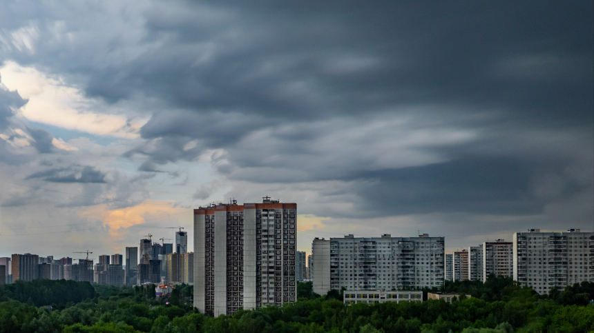 Ураганный ветер и ливни с градом: на Москву надвигается мощная буря