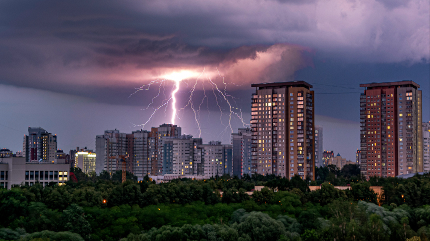 Трехкратно: количество ударов молний в Москве увеличится к 2050 году