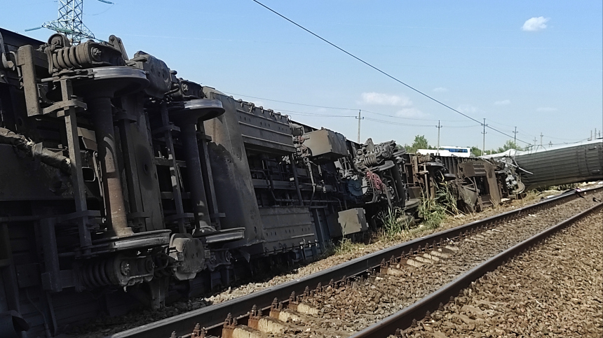 Вагоны с удобрением сошли с рельсов в Самарской области