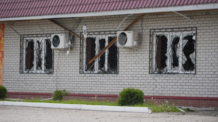 «Услышали взрыв»: кадры с места обстрела Ракитного в Белгородской области