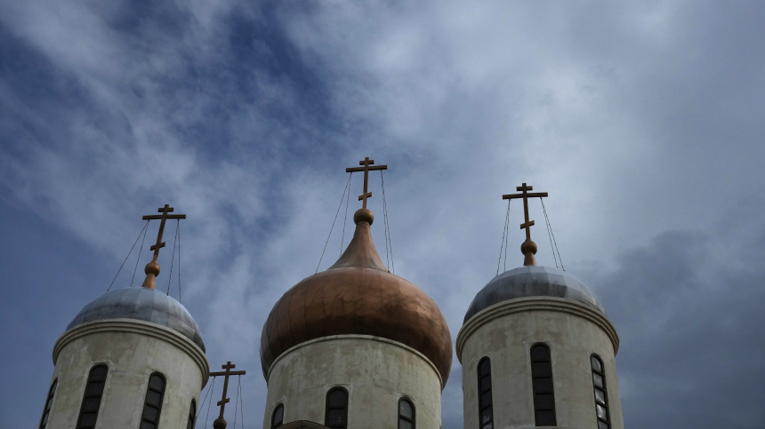 Неизвестные в балаклавах напали на собор УПЦ в Черкассах: главные новости