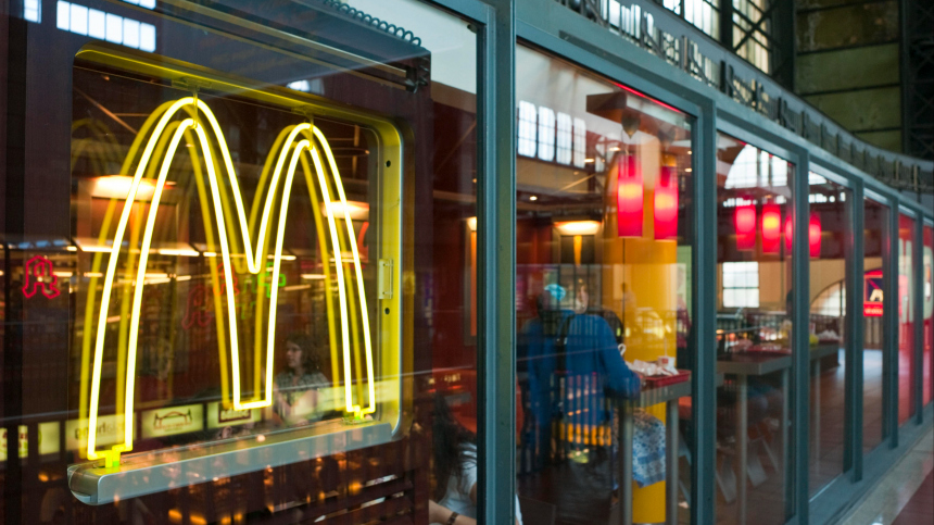 McDonald's убрал из меню чизбургеры в ресторанах США после массового отравления