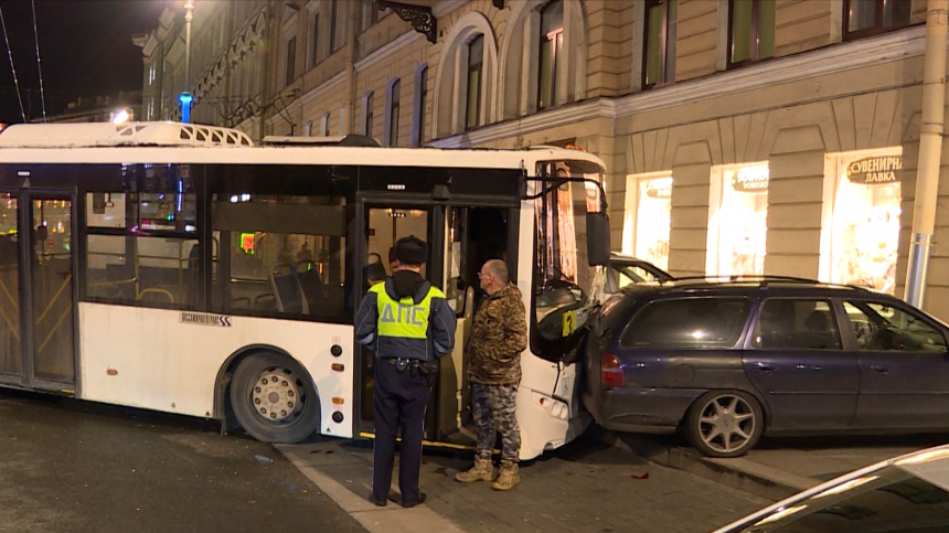 Диагноз не подтвердился? Появились новые детали ДТП с автобусом в Петербурге