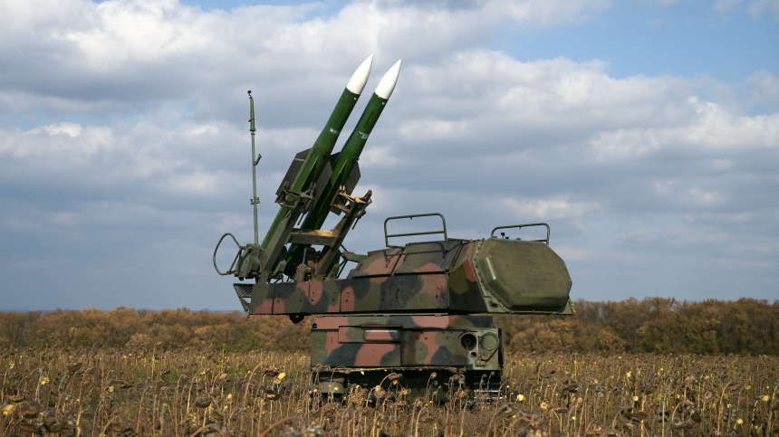 Российские средства ПВО сбили четыре авиабомбы Hammer и реактивный снаряд HIMARS