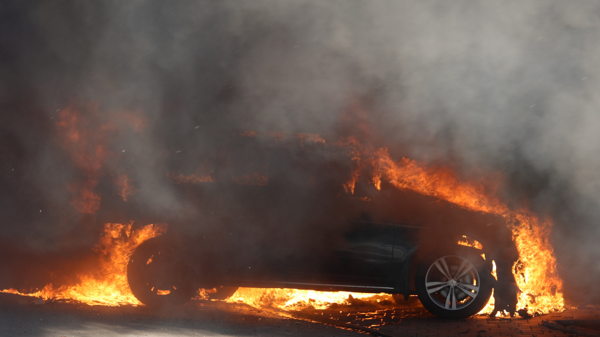 Гражданский автомобиль уничтожен в Горловке после атаки дрона ВСУ