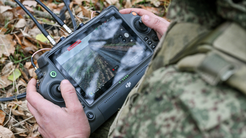 Прямое попадание по цели: FPV-дрон Центра «Рубикон» уничтожил станцию связи ВСУ