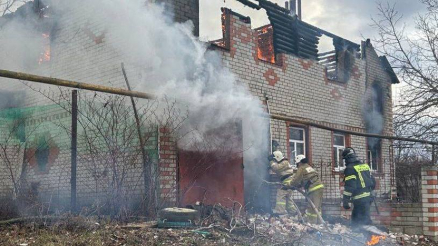 Две девочки погибли при пожаре в доме в Белгородской области