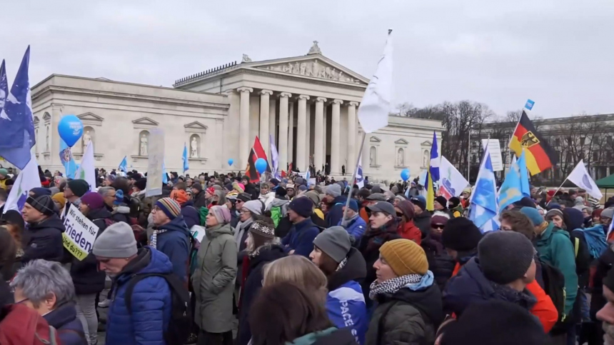 Мы не воюем с Россией: в Мюнхене началась крупная акция протеста против НАТО