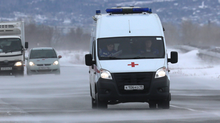 Автомобиль разорвало на части: BMW влетел в отбойник на трассе М-11