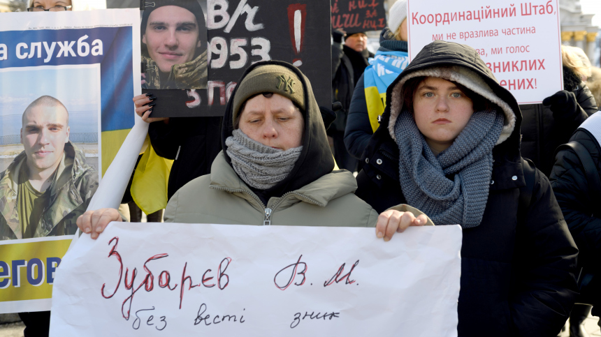 Женский бунт в Николаеве: матери боевиков штурмуют военкомат