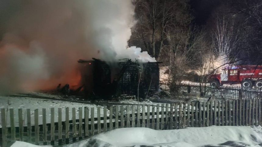 Два ребенка и их отец погибли при пожаре в Свердловской области