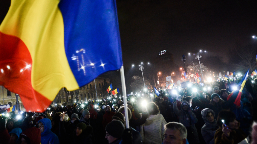 Пиротехника и поджоги: в Румынии в ходе протестов задержано несколько человек