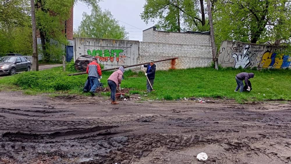 В Брянске 3,5 тысячи горожан вышли на субботник и убрали горы мусора