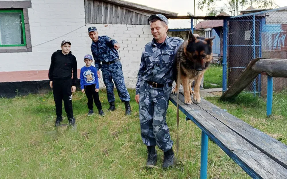 В брянской колонии для детей сотрудников провели акцию Один день на службе с папой