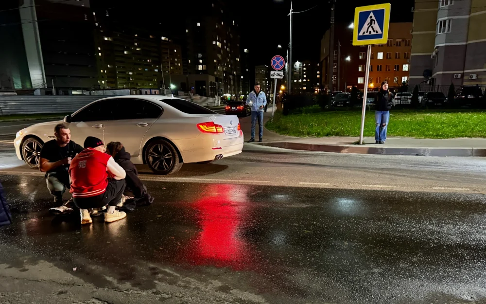 На улице Крахмалева в Брянске на «зебре» автомобиль сбил девушку