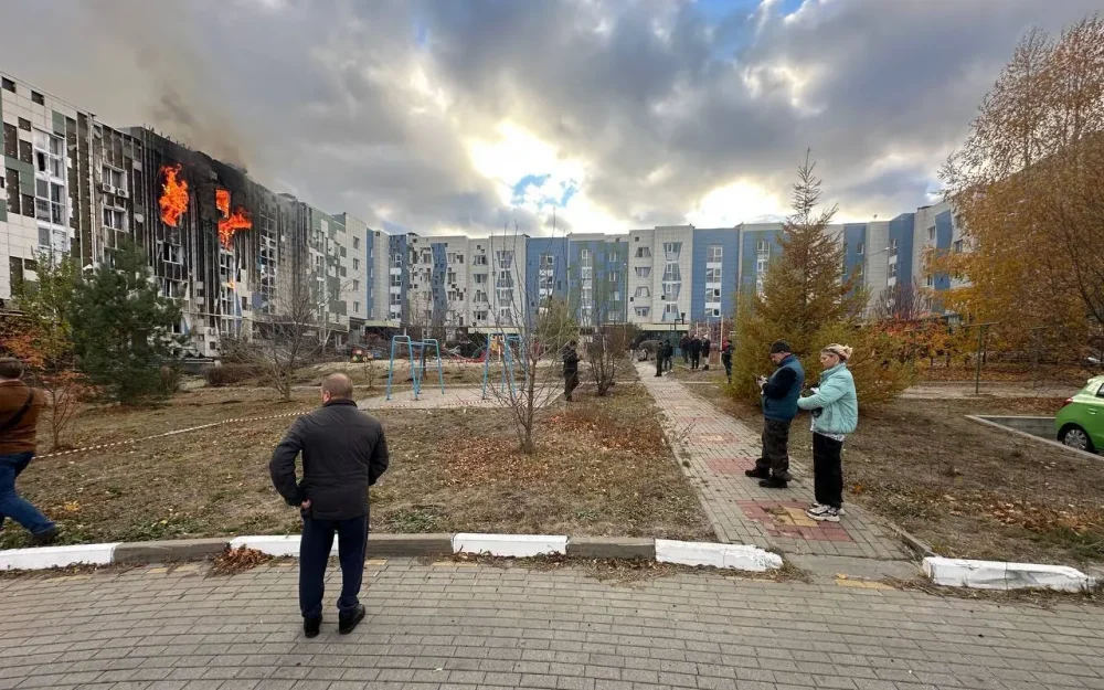 В Белгороде украинский дрон атаковал многоэтажный дом — пострадали люди