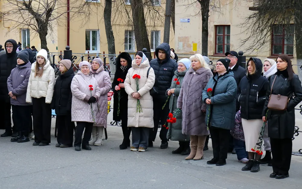 В Брянске увековечили память погибшего в ходе СВО Никиты Лучина