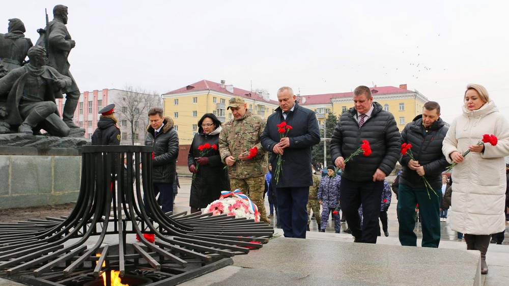 С участием депутатов в Брянске открылась выставка в память об освобождении Ленинграда