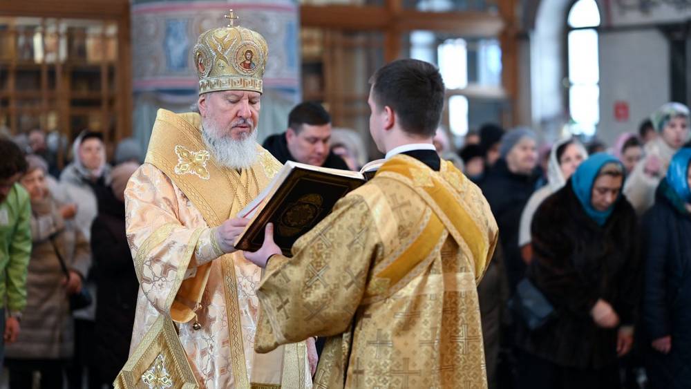 В Прощеное воскресенье митрополит Александр совершил Литургию в брянском соборе