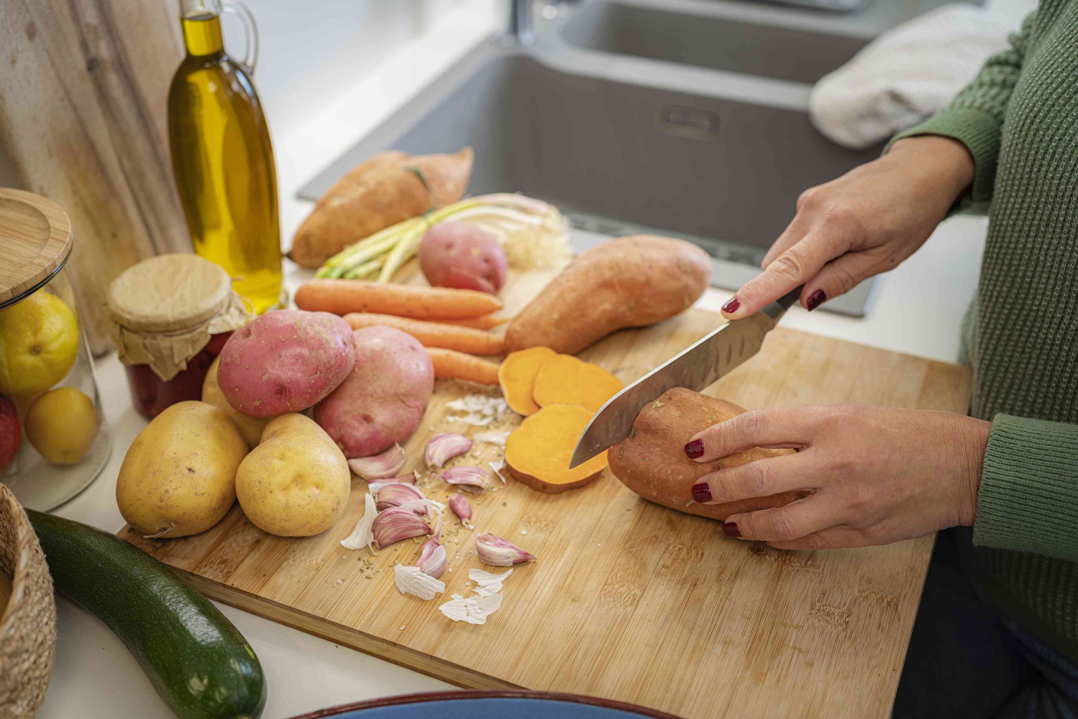 Названы вредные продукты, которые укрепляют иммунитет